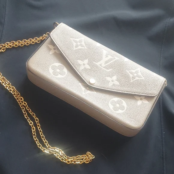Louis Vuitton Elegant Ivory/Cream Monogram Wristlet - Picture 2 of 9
